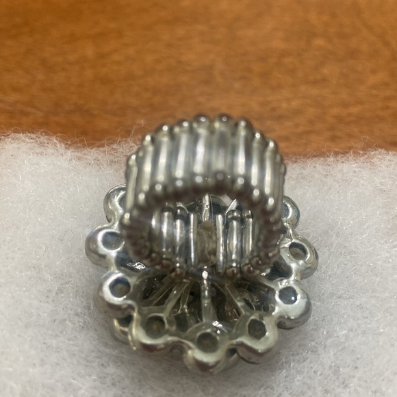 Vintage modern black flower ring elastic band black sequin beads - Picture 3 of 4